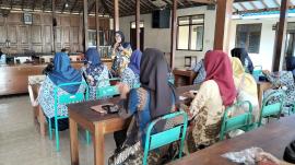 PERTEMUAN RUTIN KADER KB KALURAHAN KARANGTENGAH 