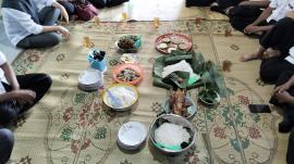 TRADISI TUMPENG MONG 