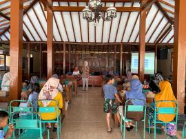 SOSIALISASI EDUKASI GIZI DAN POLA ASUH ANAK DALAM RANGKA PENURUNAN STUNTING DI KARANGTENGAH