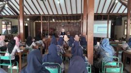 PEMBINAAN PENINGKATAN KAPASITAS KADER POS YANDU KALURAHAN KARANGTENGAH